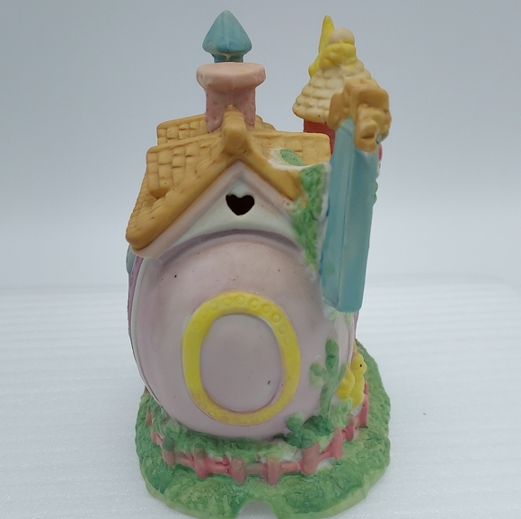 Easter Bunny Hotel House with Room for Mini Lights Too !! - Picture 3 of 8